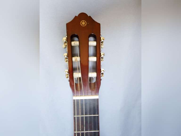 Yamaha C-40 Acoustic Guitar