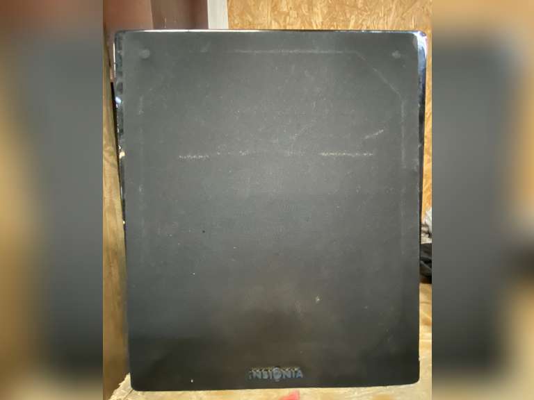 Insignia speaker, working condition unknown, see pictures for details. image