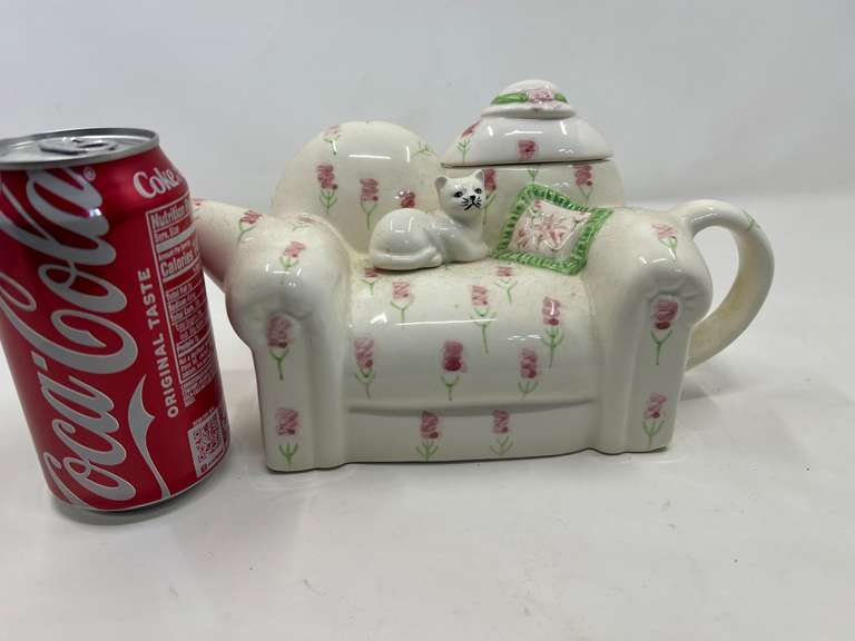 LR… Cat on a sofa teapot by Cardinal, Inc., See pictures for details.