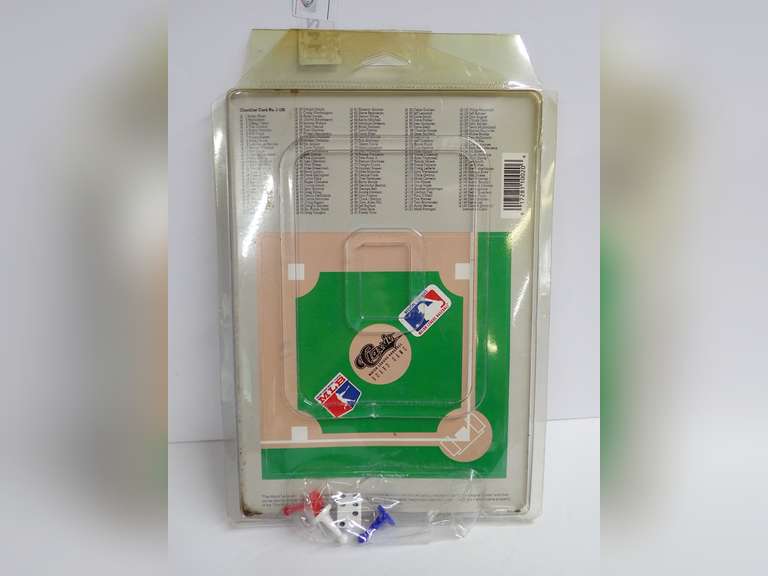 Classic Major League Baseball Board Game with 150 Baseball Player Picture Cards - 1990