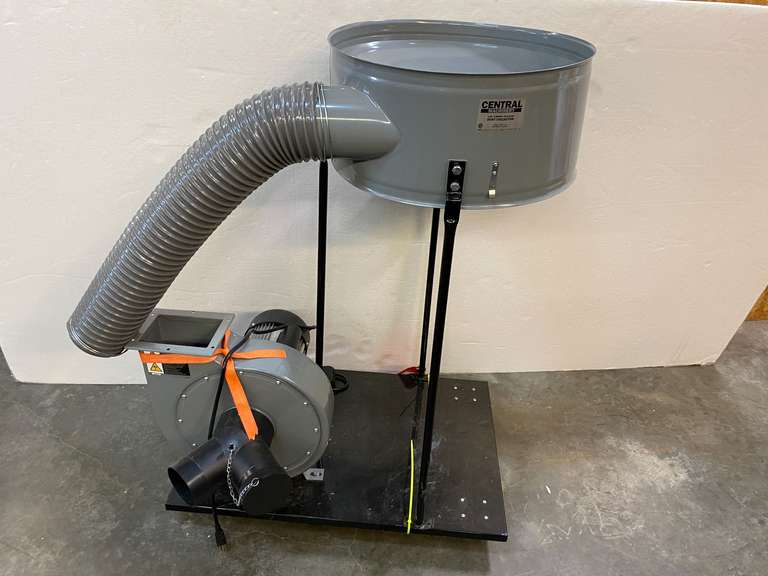 Central Machinery 35 gallon dust collector, like new, see pictures for details. image