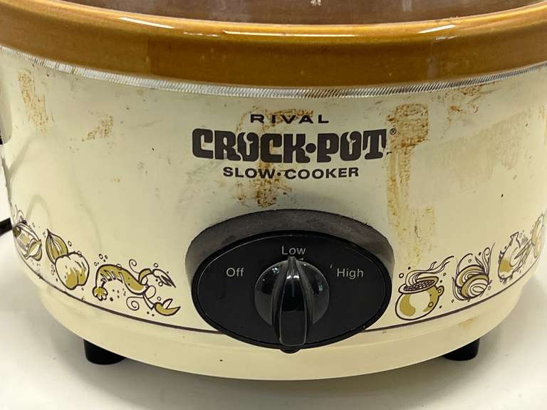 LR… Rival crockpot with lift out crock, see pictures for details.