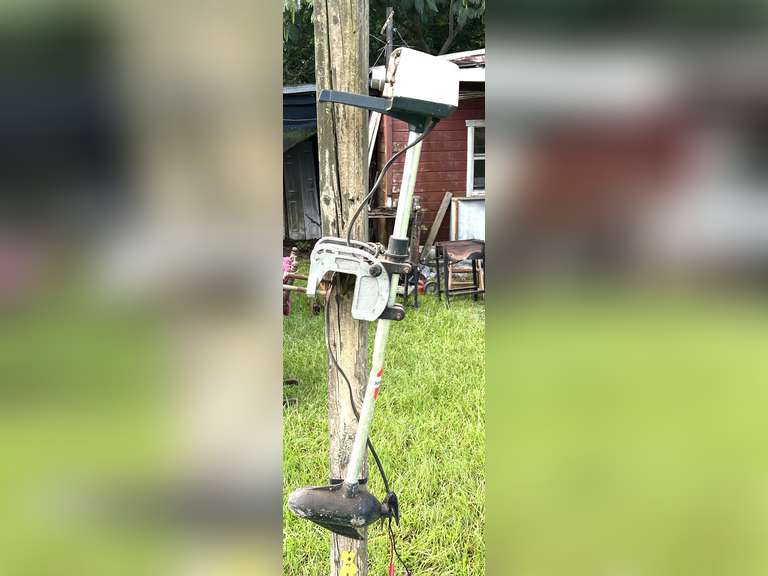 S1…GameFisher electric trolling motor, does not power up, see pictures for details. image