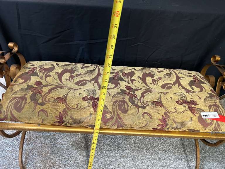 LR… Vintage, ornate bed bench, see pictures for details.