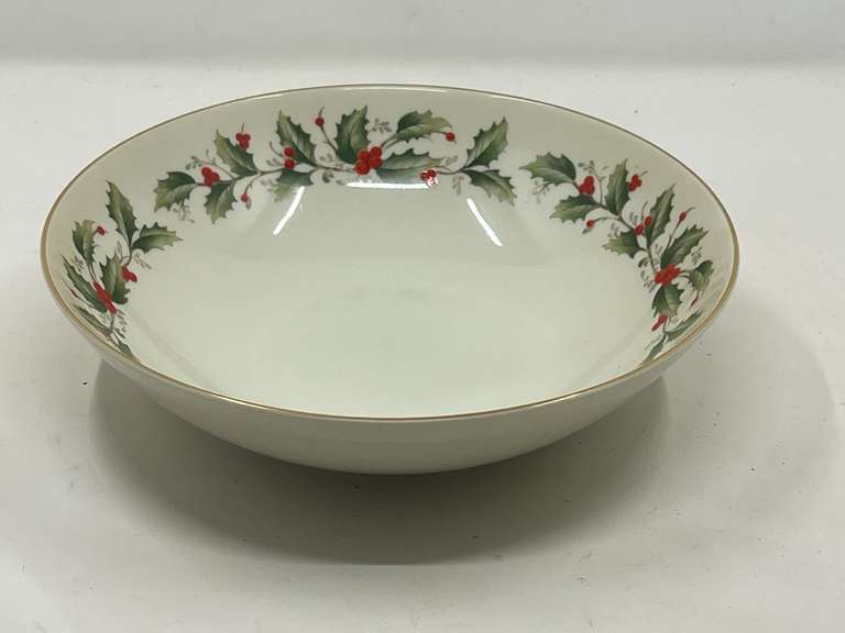 KIT… Royal Gallery fine China serving bowl, Holly pattern, see pictures for details. image