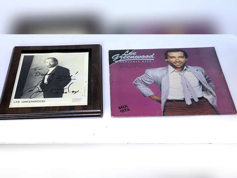 Autographed Lee Greenwood photo, (not authenticated), also includes a Lee Greenwood album, see pictures for details. image