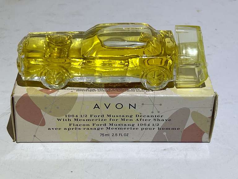 Avon cologne decanter Mustang, comes with original box, see pictures for details. image