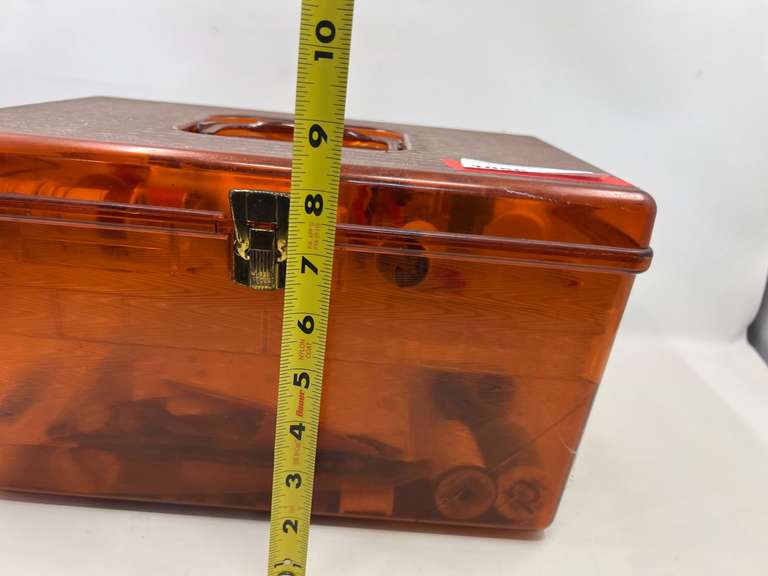 LR… Plastic sewing box with light content, see pictures for details.