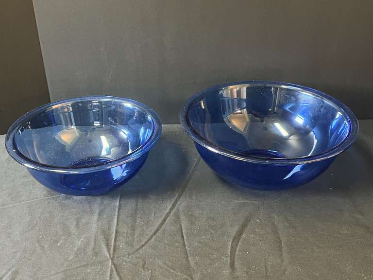 KIT… Pyrex cobalt blue nesting bowls, set of two, see pictures for details. image