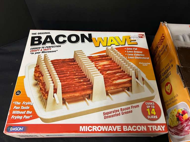 LR… Microwave bacon trays, two pieces, both come with the original boxes, see pictures for details.