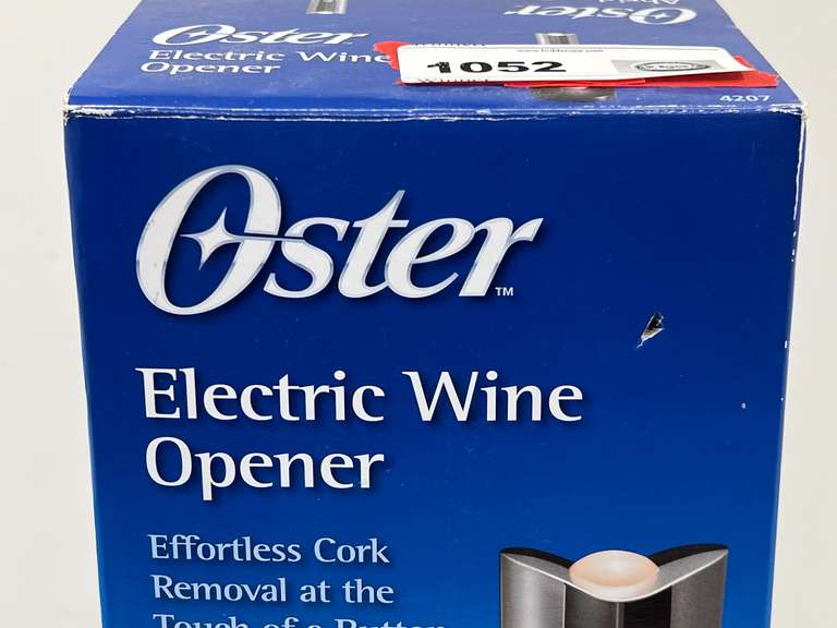 LR… Electric wine bottle opener, comes in original box, working condition unknown, see pictures for details.