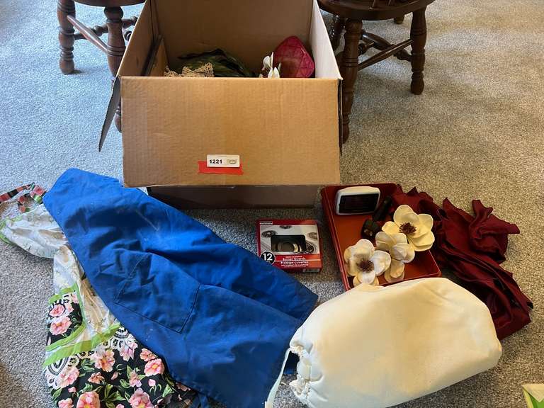 KIT… Mystery lot of assorted kitchenware, aprons, home decor, and more. See pictures for details. image