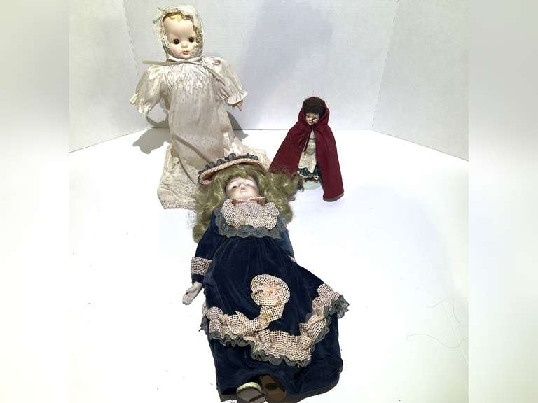 Collectible dolls, three pieces, two with stands, see pictures for details. image