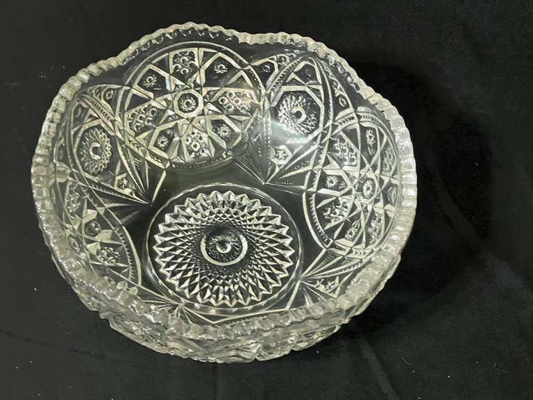 LR… Vintage cut glass, scallop saw tooth edge bowl, believed to be vintage Imperial glass, see pictures for details.
