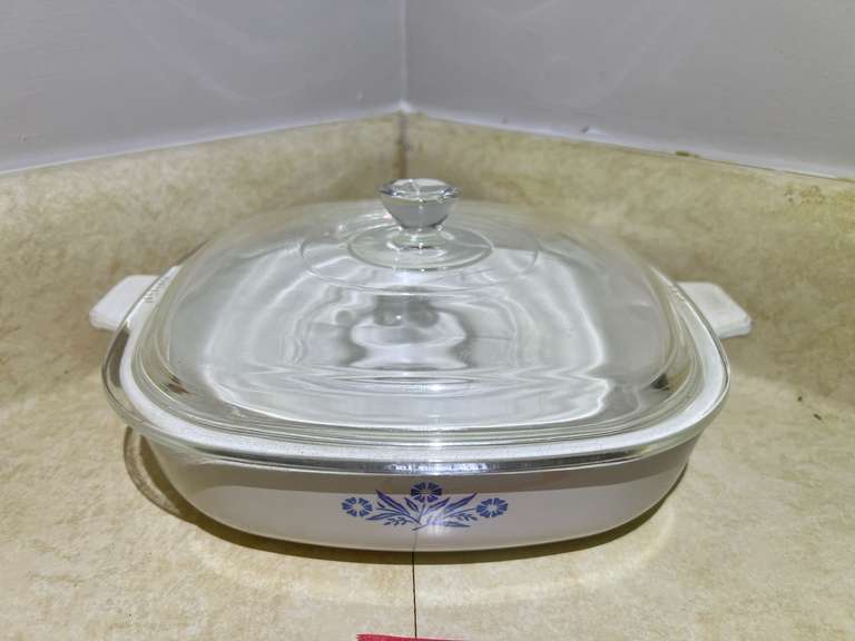 KIT… Corningware .9 inch casserole dish with lid, blue cornflower pattern, see pictures for details. image