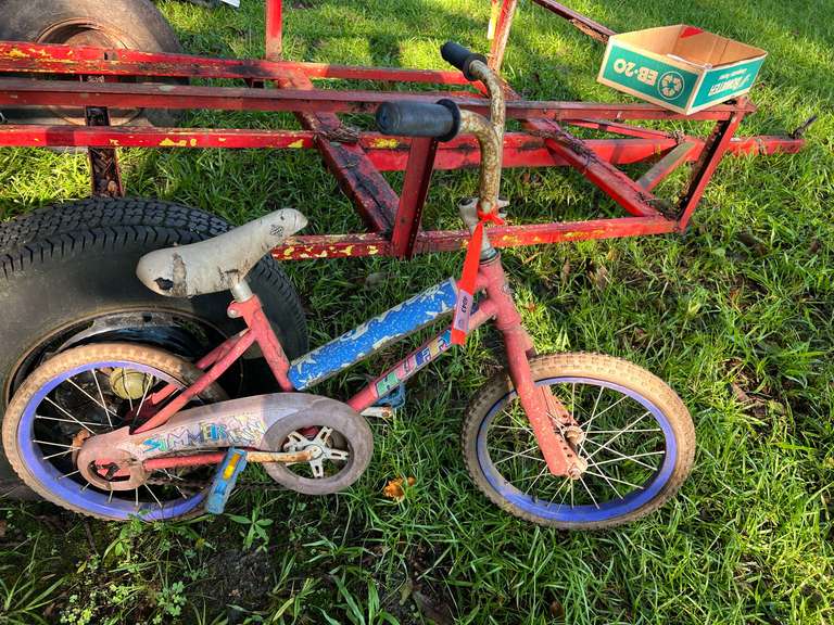 Back… Huffy small child’s bike, need some refurbishing, see pictures for details. image