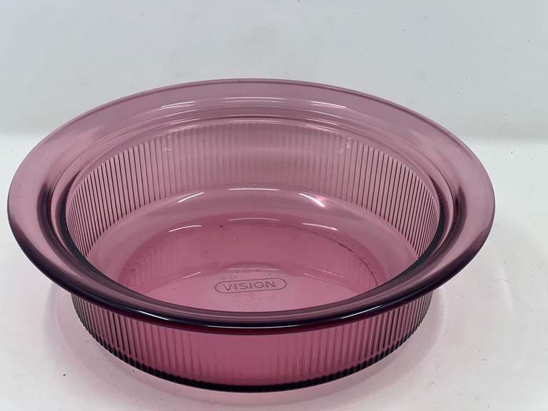 KIT… Corningware Visions cookware with storage lid, see pictures for details. image