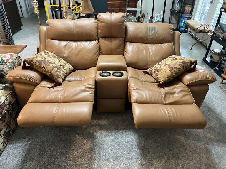 LR… Dual side leather reclining sofa with console, believed to be Flexsteel furniture, POWERS UP AND WORKS AS IT SHOULD