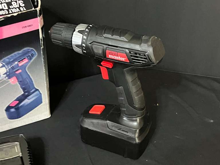 LR… Drillmaster 18 V cordless 3/8” drill/driver, comes with battery and charger see pictures for details.