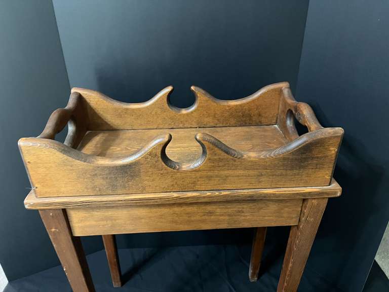 LR… Vintage butler’s tray table, see pictures for details.