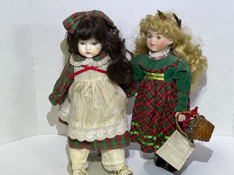 Collectible dolls, with stands, two pieces, see pictures for details. image