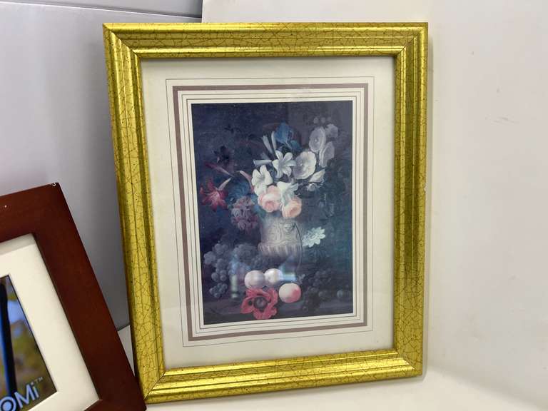 LR… Digital picture frame, and framed floral print art, see pictures for details.