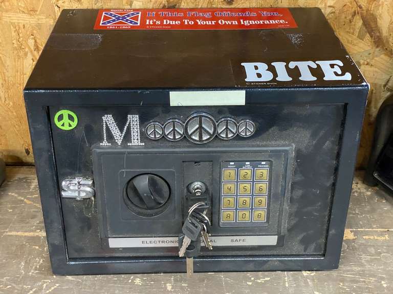 Electronic digital safe, with keys, see pictures for details. image