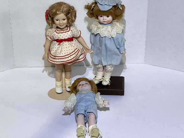 Collectible dolls, three pieces, two with stands, see pictures for details. image