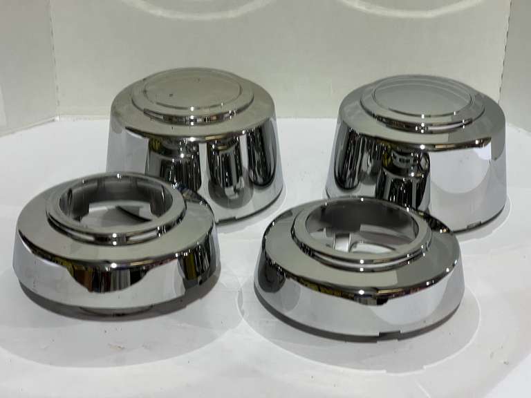 Beauty rim caps, believed to be for a truck, four pieces, these pieces are plastic, see pictures for details. image