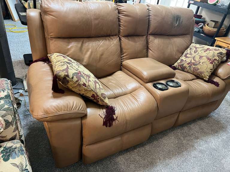 LR… Dual side leather reclining sofa with console, believed to be Flexsteel furniture, POWERS UP AND WORKS AS IT SHOULD