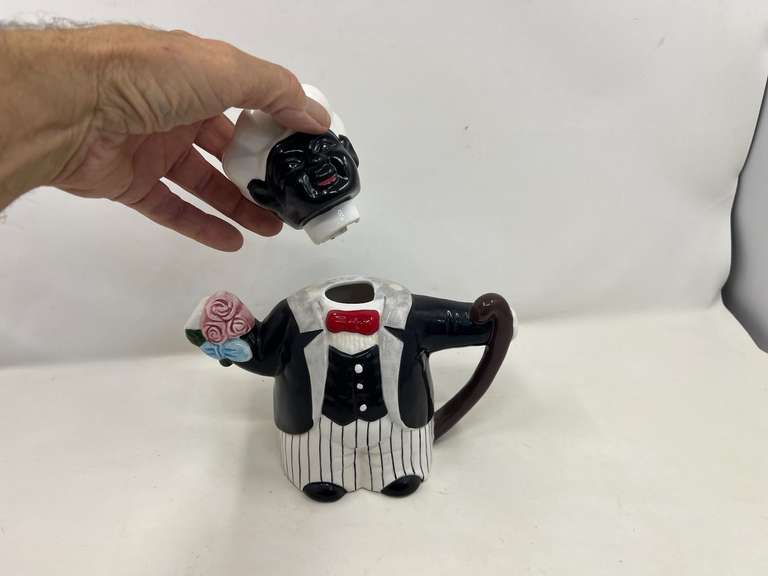 LR… Vintage Craven pottery chef teapot, inside rim of lid (unseen) is chipped, see pictures for details.
