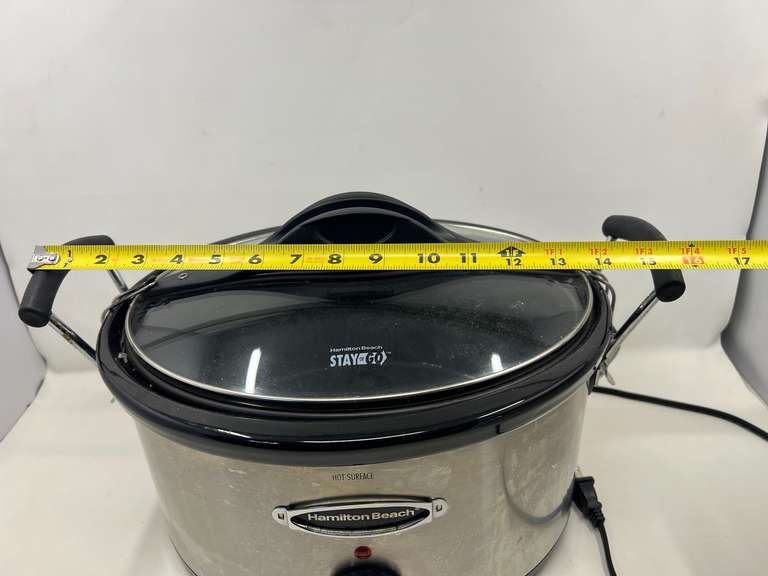 LR… Hamilton Beach crockpot with lift out crock, powers up, see pictures for details.
