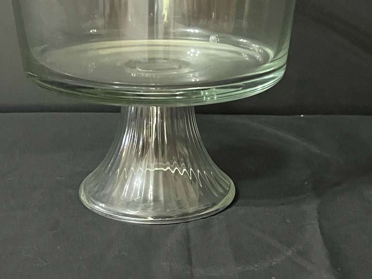 LR… Pedestal trifle bowl, see pictures for details.