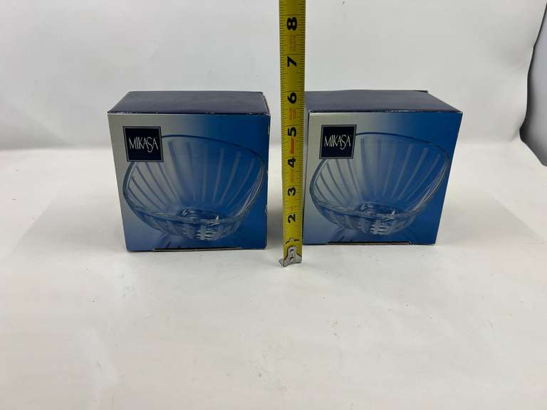 LR… Mikasa small serving candy/nut bowls, set of two, both come in original boxes, see pictures for details.