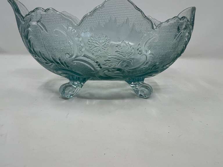 LR… Light blue footed glass fruit bowl, believed to be vintage Jeanette glass, see pictures for details.