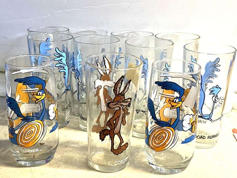 Pepsi collector series glassware featuring Looney Tunes characters, 11 pieces, see pictures for details. image