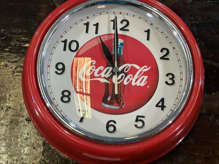 Battery operated Coca-Cola wall clock, see Patricia for details. image