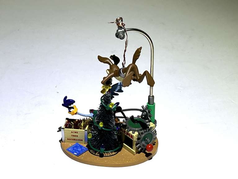 Looney Tunes Christmas ornament, see pictures for details. image
