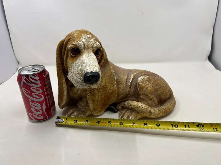 LR… Basset hound figurine, see pictures for details.