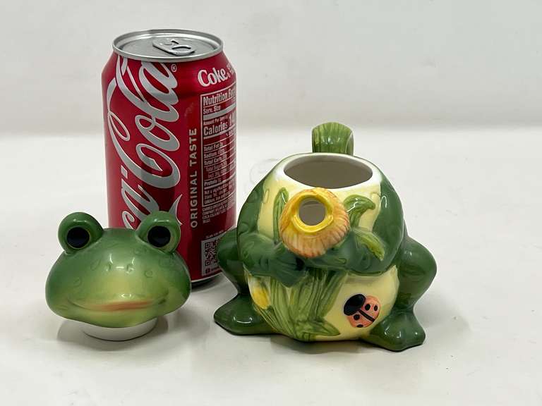 LR… Ceramic frog creamer, see pictures for details.