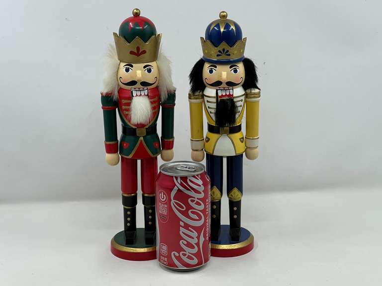 LR… Wooden nutcrackers, set of two, see pictures for details.