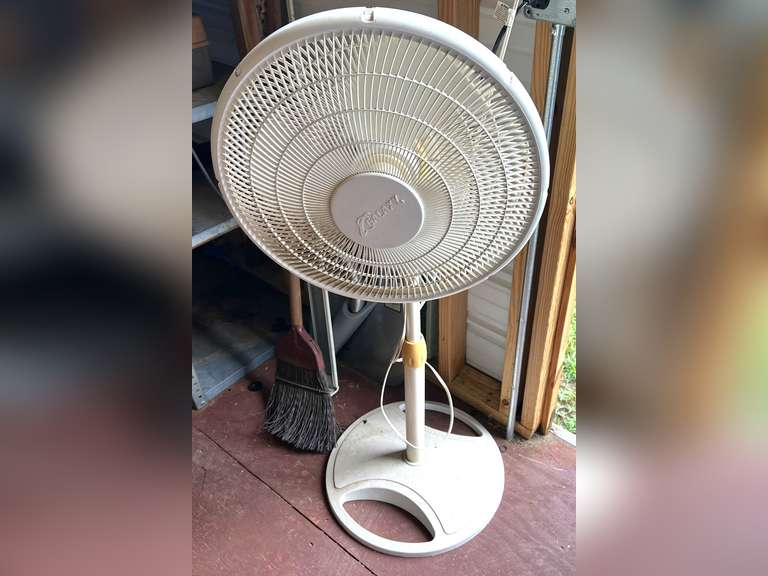 S2…Galaxy oscillating pedestal floor fan, powers up, see pictures for details. image