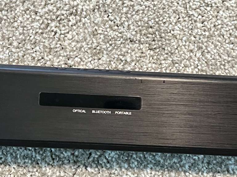 LR… LG sound bar with remote, powers up, see pictures for details.