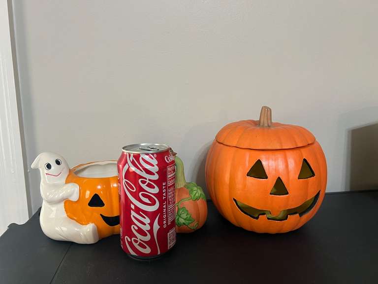 LR… Seasonal Halloween decor to include ceramic pumpkin, pumpkin cup, and an Avon collectibles pumpkin bell, see pictures for details.
