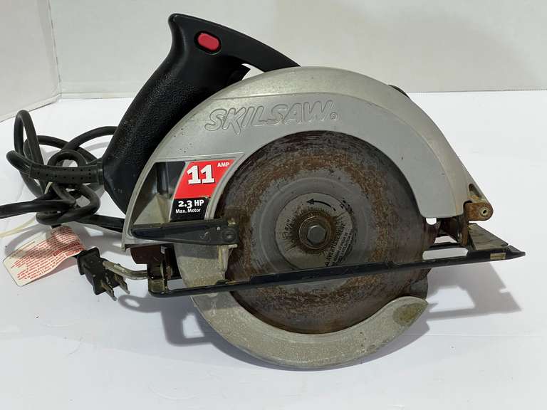 11 amp Skilsaw circular saw, powers up, see pictures for details. image