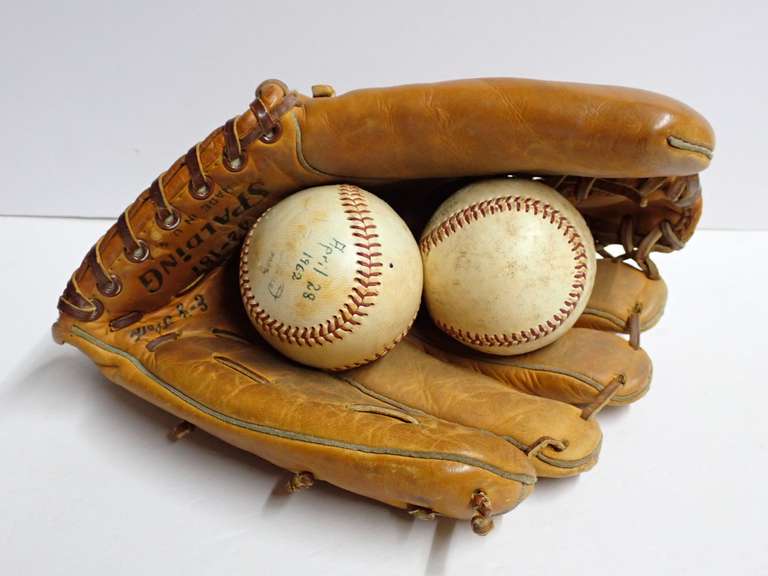 Spalding Baseball Glove with Baseballs