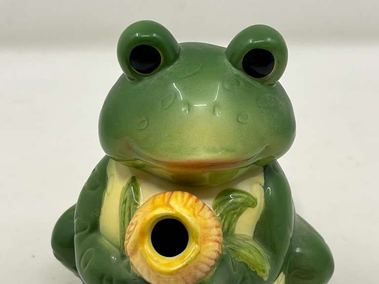 LR… Ceramic frog creamer, see pictures for details.