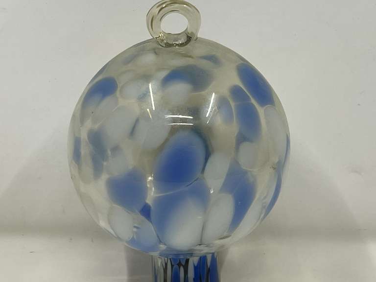 LR… Lovely glass balloon ornament, see pictures for details.