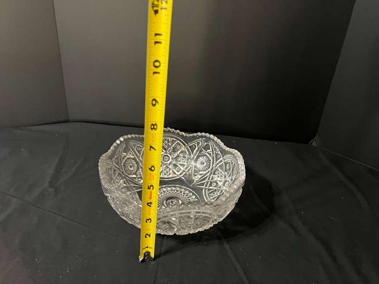LR… Vintage cut glass, scallop saw tooth edge bowl, believed to be vintage Imperial glass, see pictures for details.