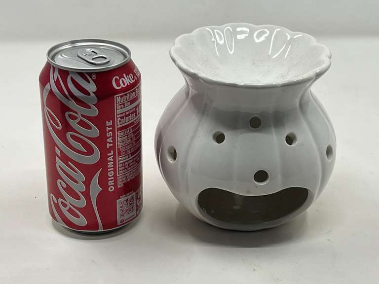 LR… Ceramic tea light/potpourri diffuser, see pictures for details.